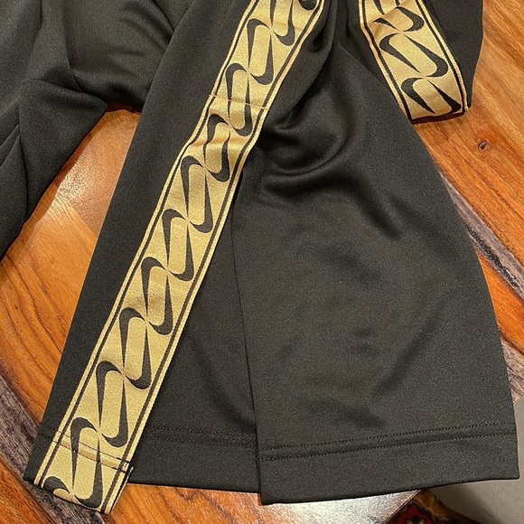 Nike Vintage Jogger Pants Black & Gold Nike Logo front Sides.  Mint Condition - Picture 6 of 10